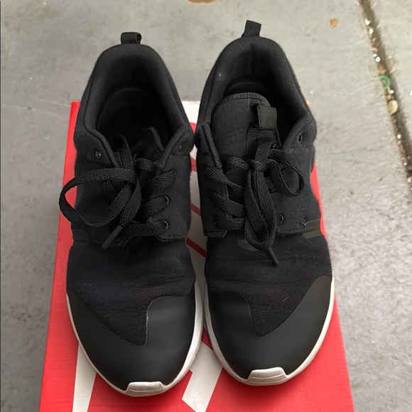 Nike Black Roshe NM - Picture 2 of 7